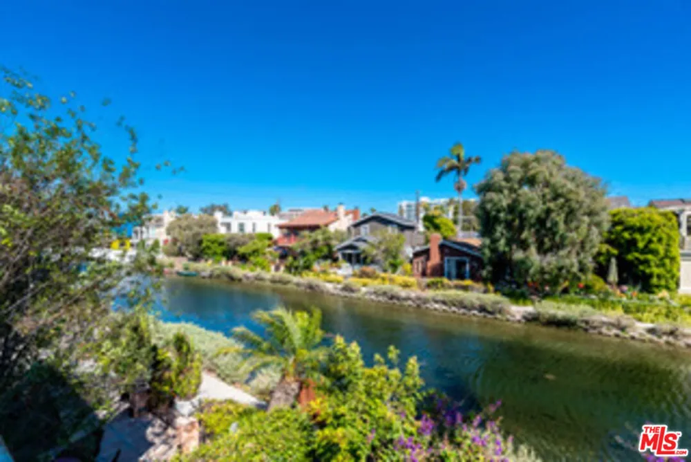 225 Sherman Canal Venice, CA 90291