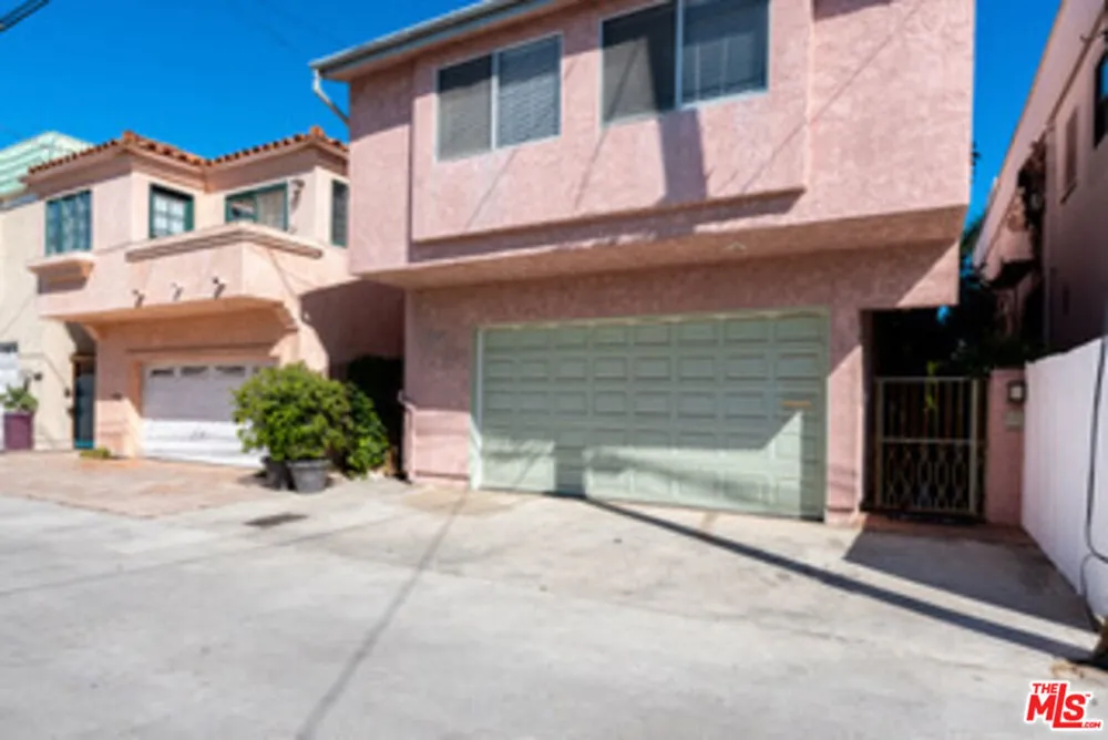 225 Sherman Canal Venice, CA 90291