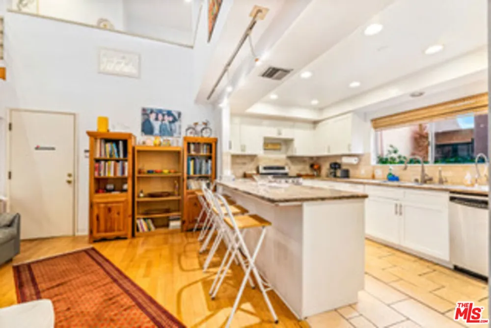 225 Sherman Canal Venice, CA 90291