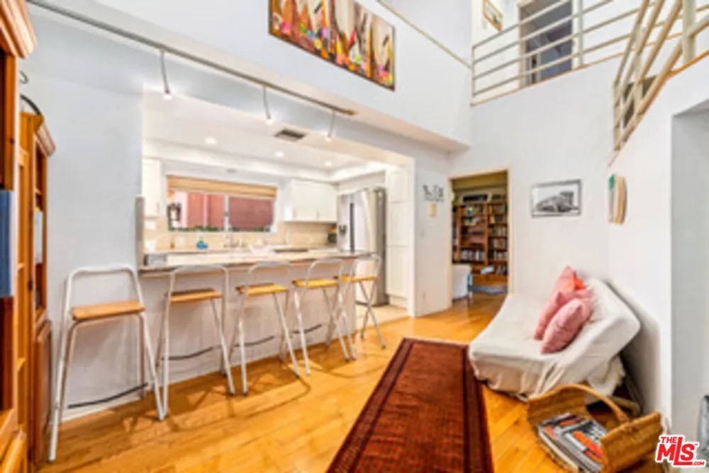 225 Sherman Canal Venice, CA 90291