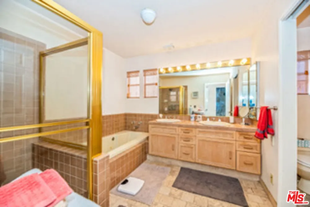 225 Sherman Canal Venice, CA 90291