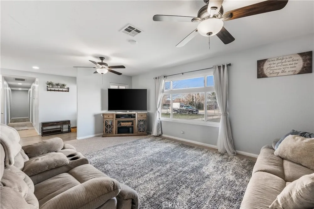 8954 E Avenue T14 Littlerock, CA 93543