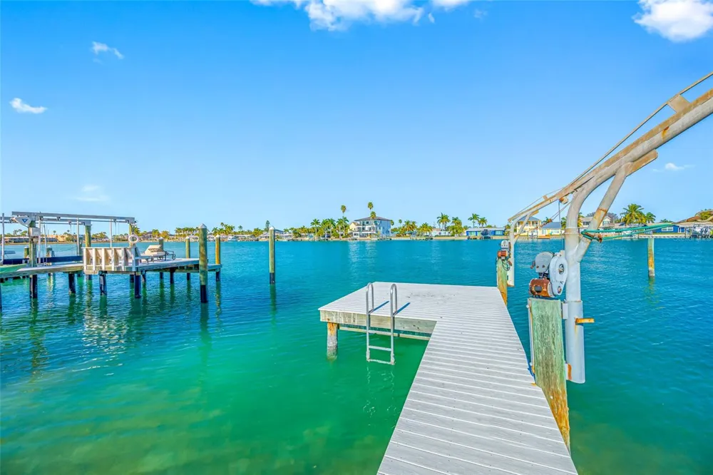 11075 3RD STREET E Treasure Island, FL 33706