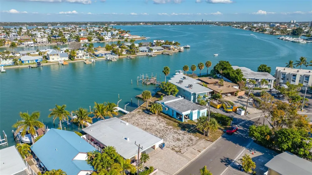 11075 3RD STREET E Treasure Island, FL 33706