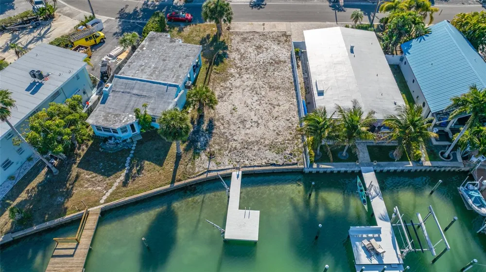 11075 3RD STREET E Treasure Island, FL 33706