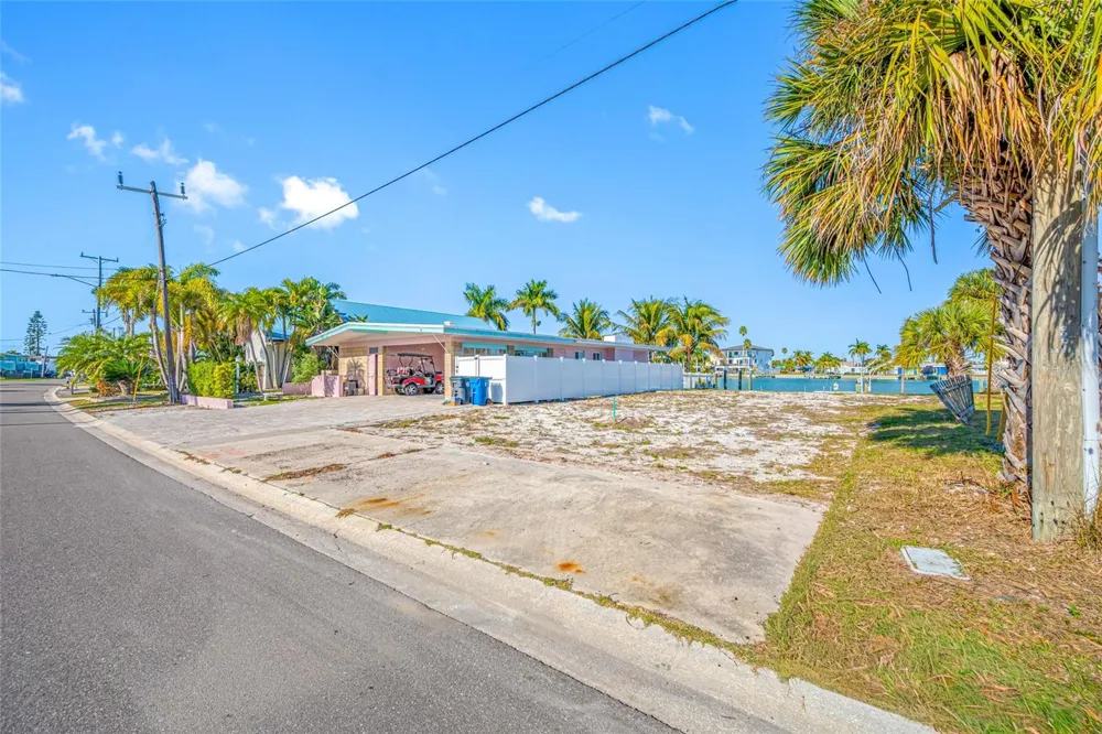 11075 3RD STREET E Treasure Island, FL 33706
