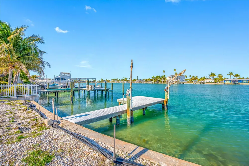 11075 3RD STREET E Treasure Island, FL 33706