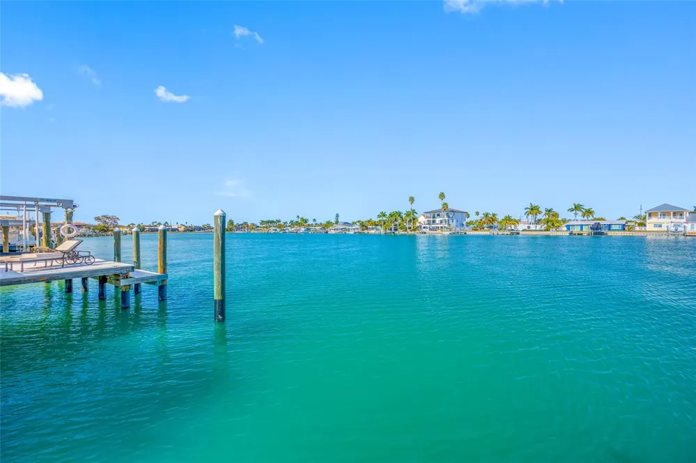 11075 3RD STREET E Treasure Island, FL 33706