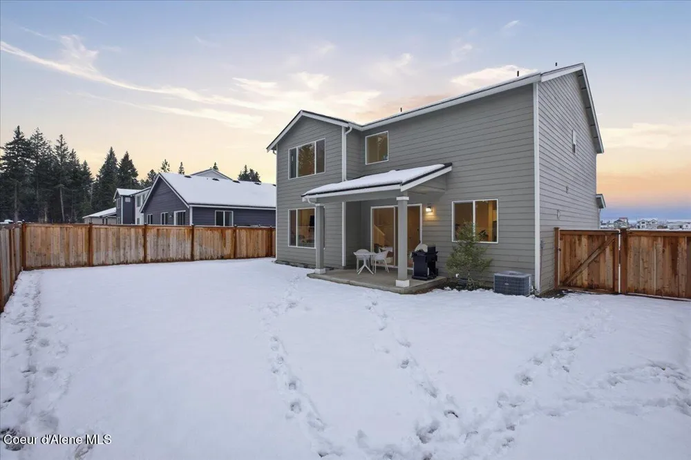 815 E Burdock Loop Hayden, ID 83835