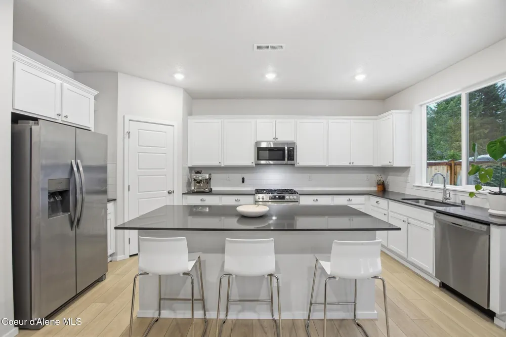 815 E Burdock Loop Hayden, ID 83835
