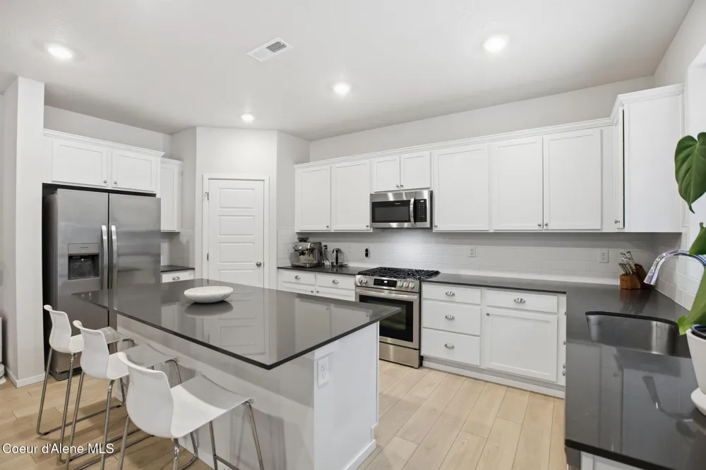 815 E Burdock Loop Hayden, ID 83835