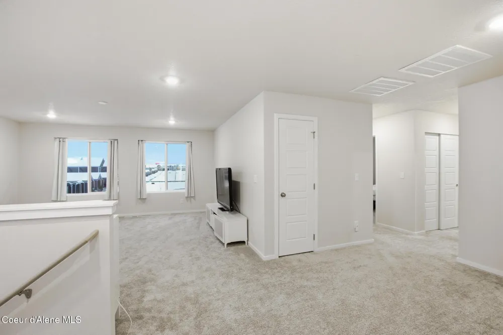815 E Burdock Loop Hayden, ID 83835
