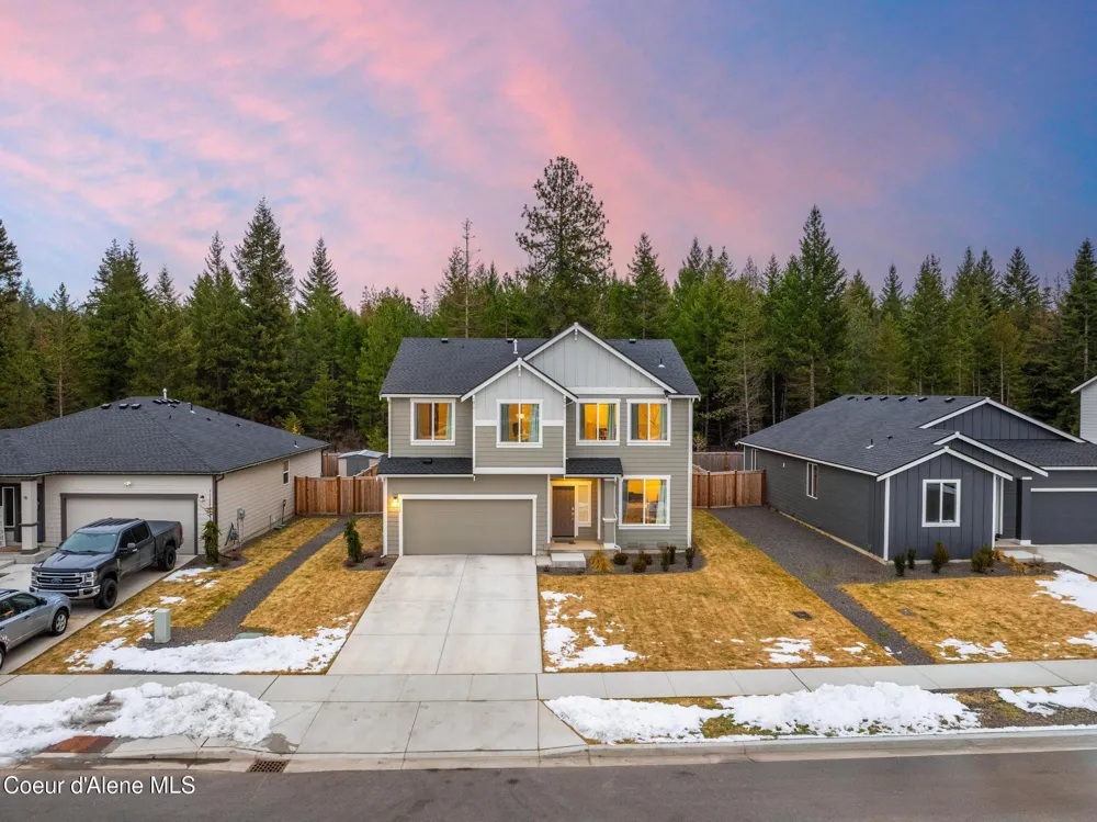 815 E Burdock Loop Hayden, ID 83835