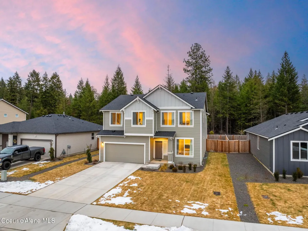 815 E Burdock Loop Hayden, ID 83835