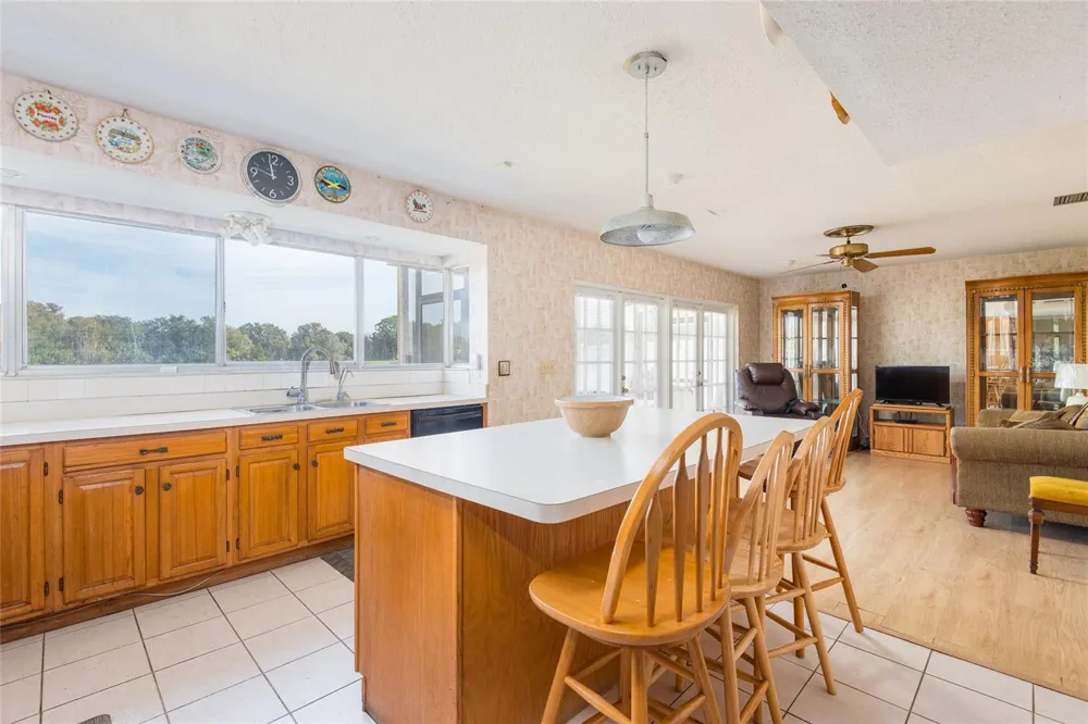 6809 TWELVE OAKS BOULEVARD Tampa, FL 33634