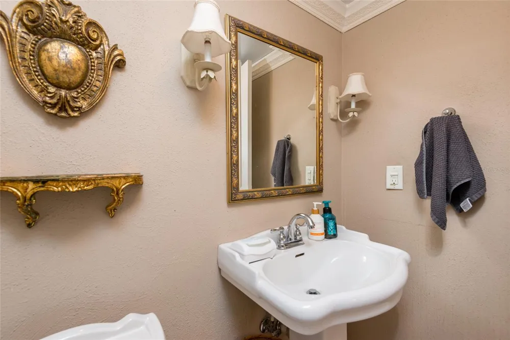 6809 TWELVE OAKS BOULEVARD Tampa, FL 33634