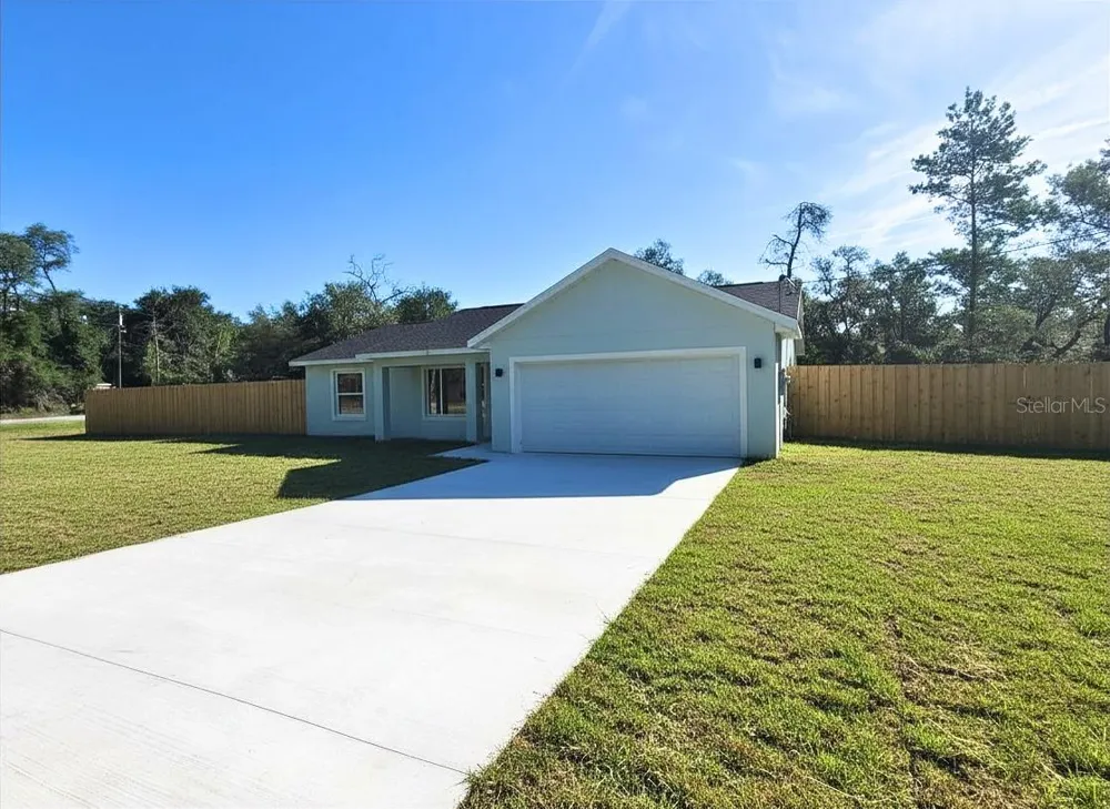15 FISHER WAY PLACE Ocklawaha, FL 32179
