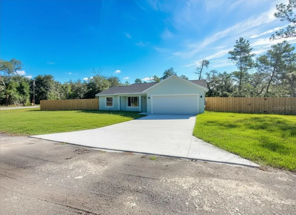 15 FISHER WAY PLACE Ocklawaha, FL 32179