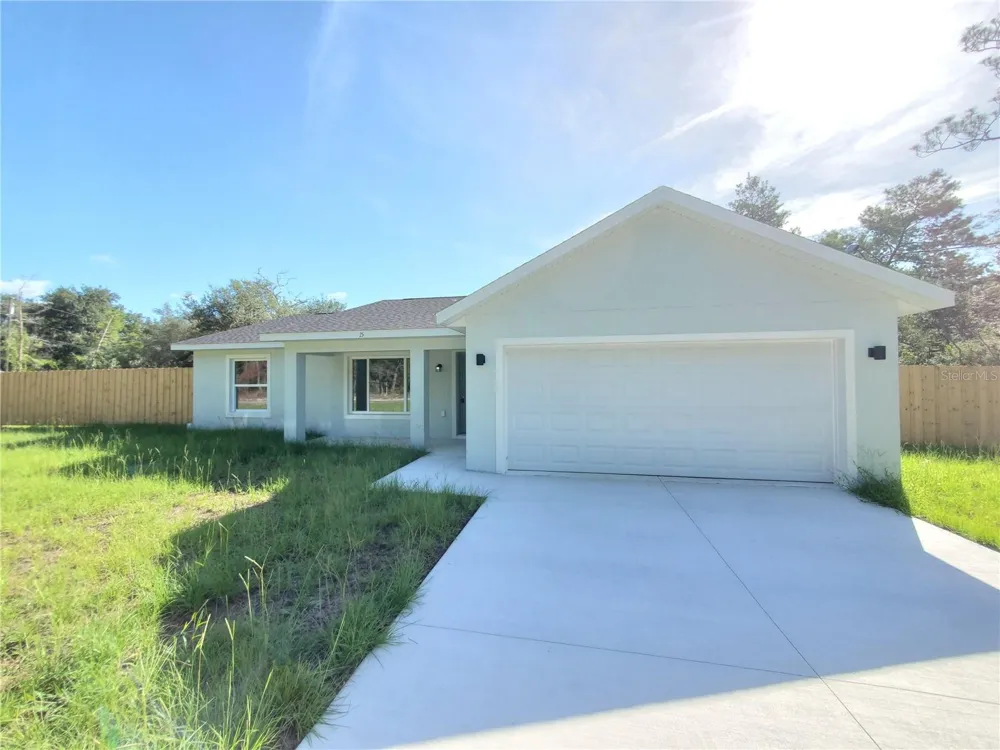15 FISHER WAY PLACE Ocklawaha, FL 32179