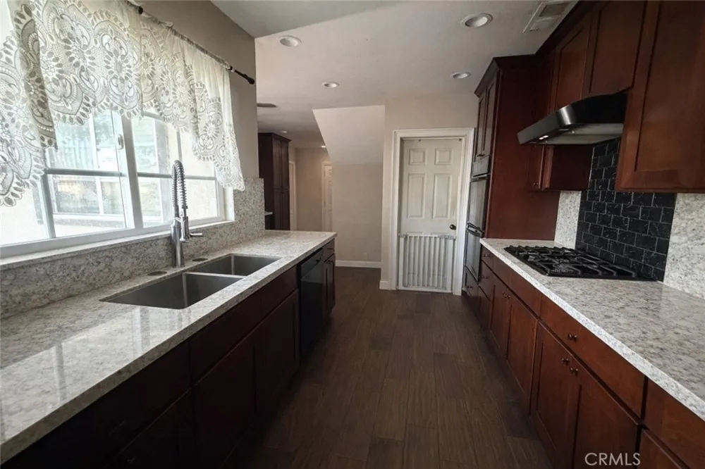 1071 E 46th Long Beach, CA 90807