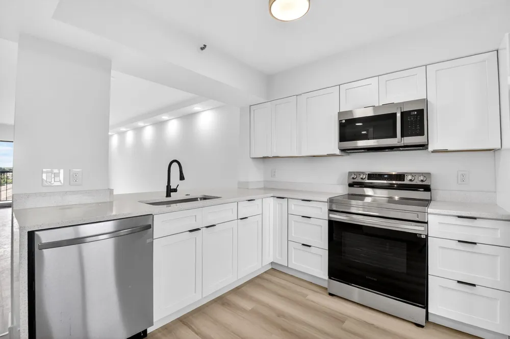 6866 Huntington Lane #707