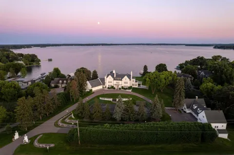1305 Shoreline Drive