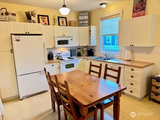 102 Shenanigan Lane Oroville, WA 98844