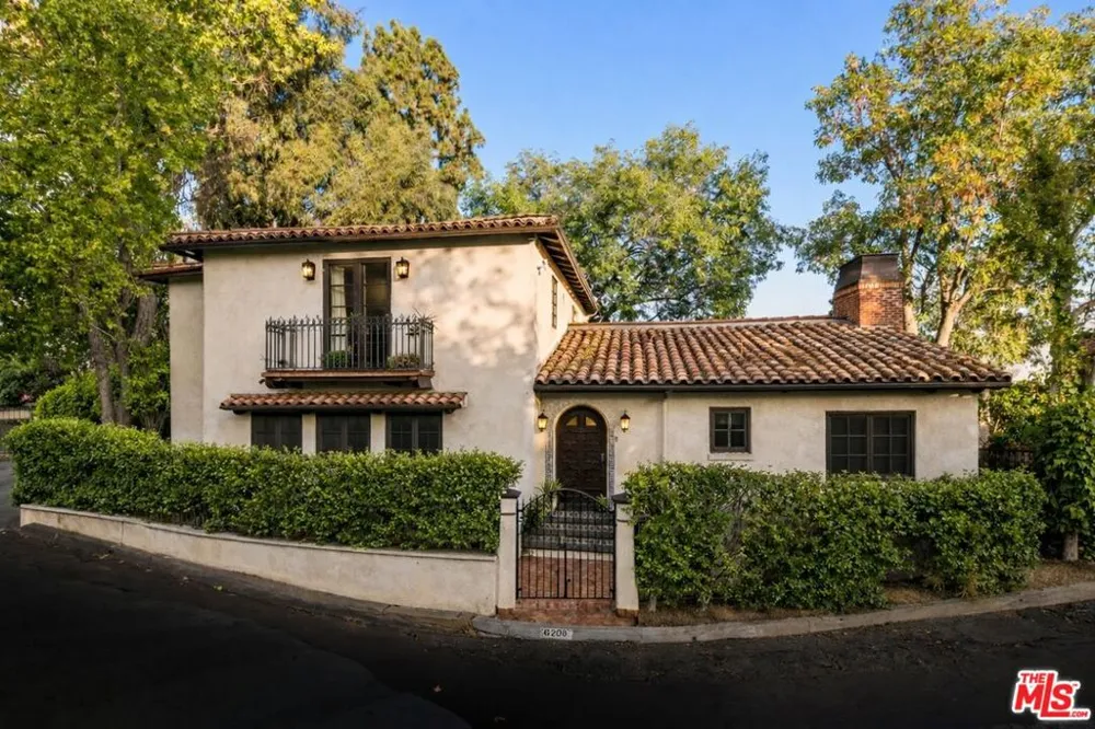 6208 Mulholland Highway