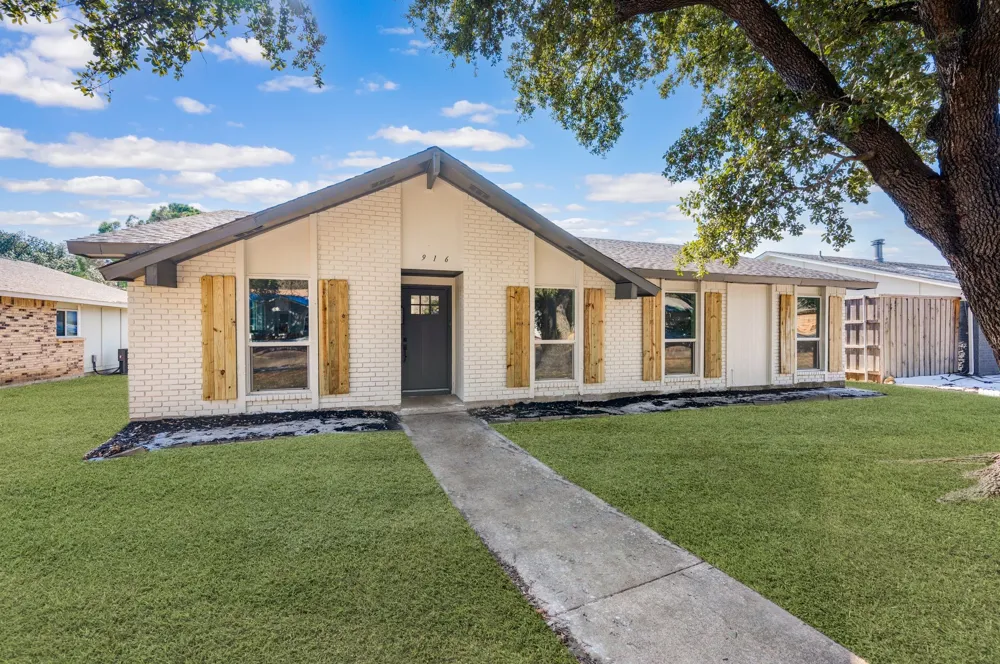 916 Harvest Glen Drive