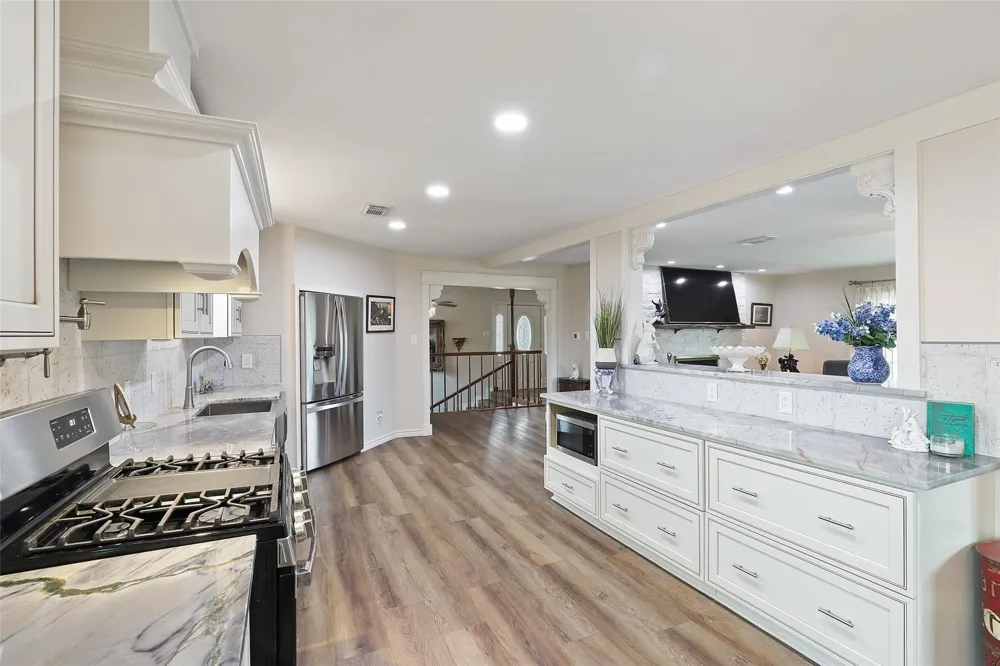 110 Vanshire Road W Lakeside, TX 76108