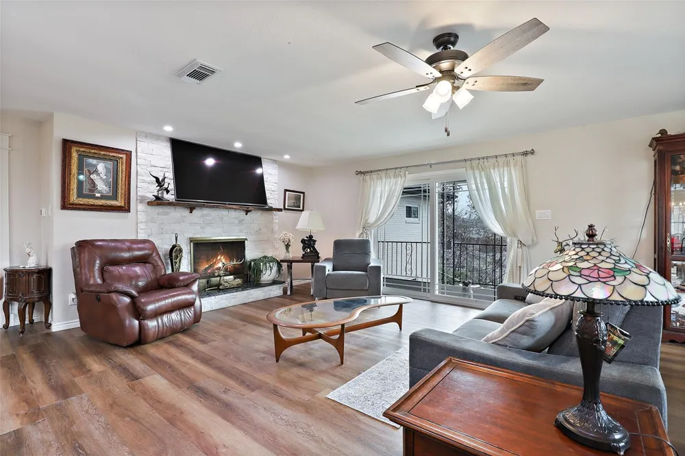 110 Vanshire Road W Lakeside, TX 76108
