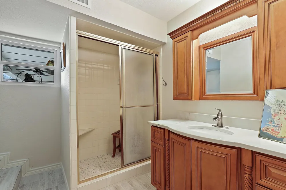 110 Vanshire Road W Lakeside, TX 76108