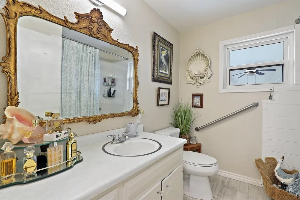 110 Vanshire Road W Lakeside, TX 76108