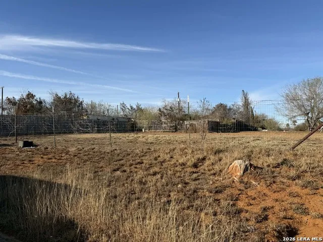 404 E Hugo Dilley, TX 78017