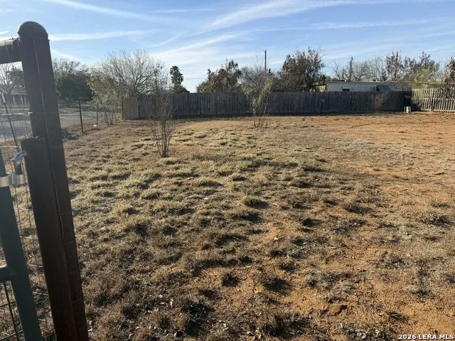 404 E Hugo Dilley, TX 78017