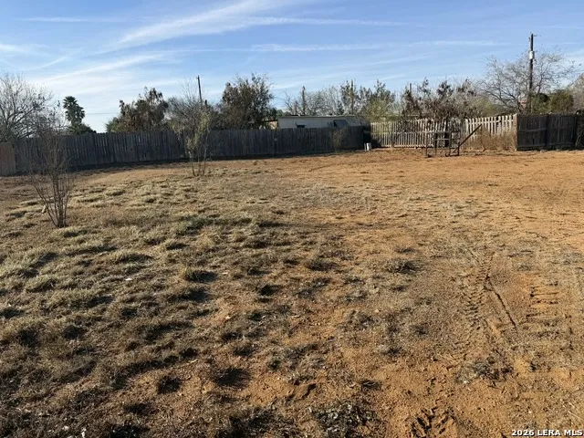 404 E Hugo Dilley, TX 78017