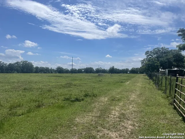 1130 Blacksmith Ln Weimar, TX 78962