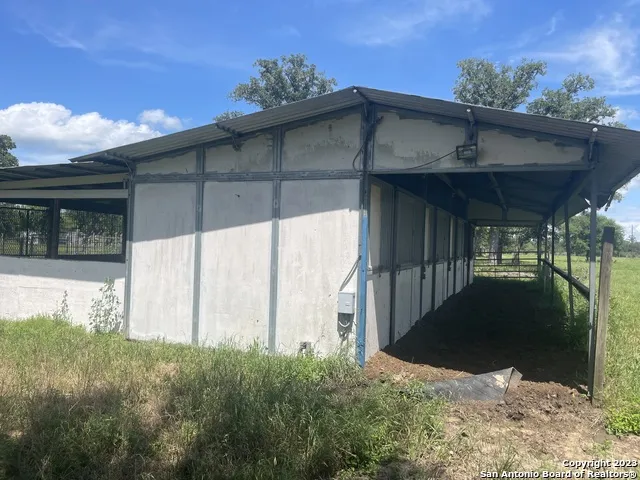 1130 Blacksmith Ln Weimar, TX 78962
