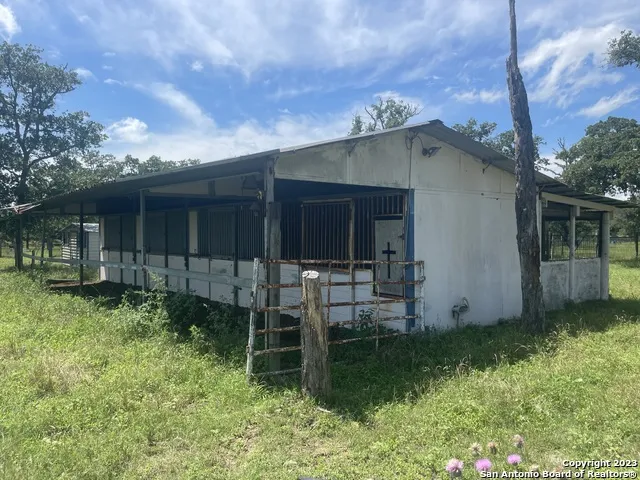 1130 Blacksmith Ln Weimar, TX 78962