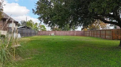 18006 Lovett Lane