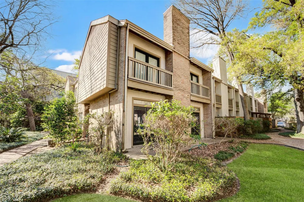 2100 Tanglewilde Street #51