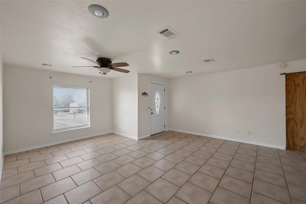 310 S 3rd Street Abbott, TX 76621