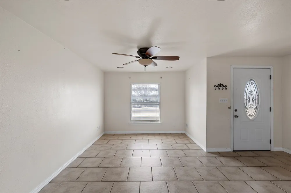 310 S 3rd Street Abbott, TX 76621