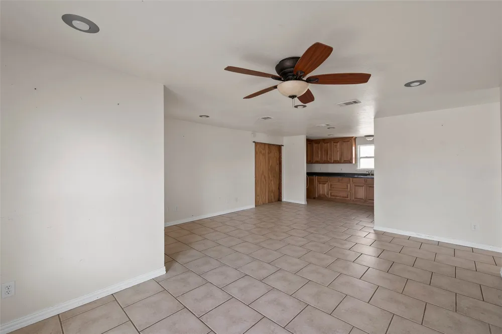 310 S 3rd Street Abbott, TX 76621