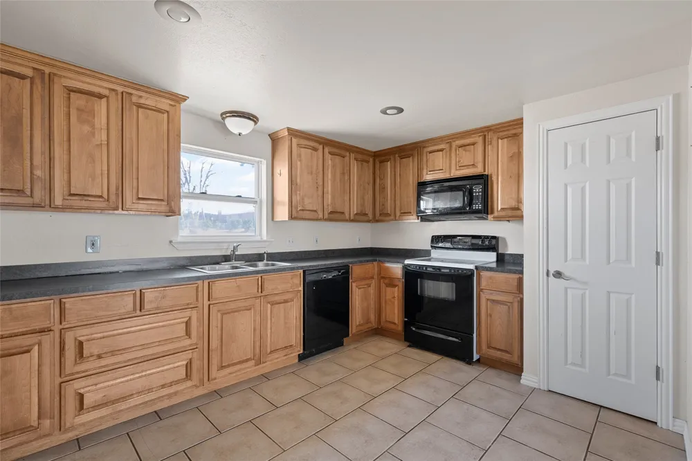 310 S 3rd Street Abbott, TX 76621