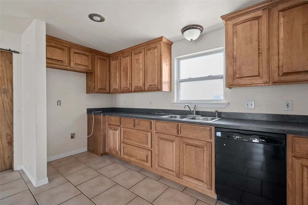 310 S 3rd Street Abbott, TX 76621