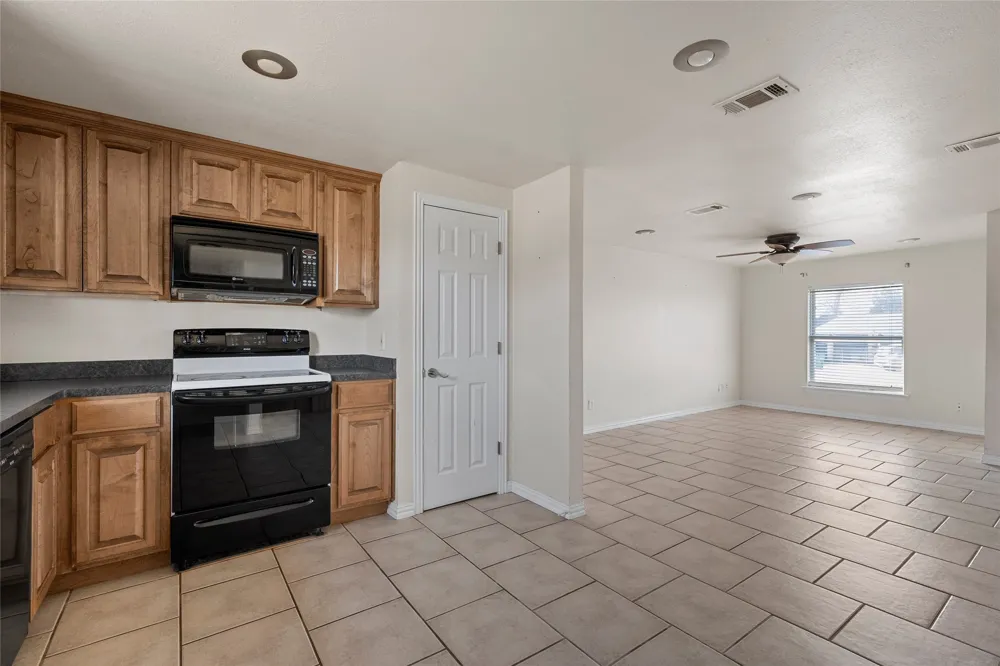 310 S 3rd Street Abbott, TX 76621