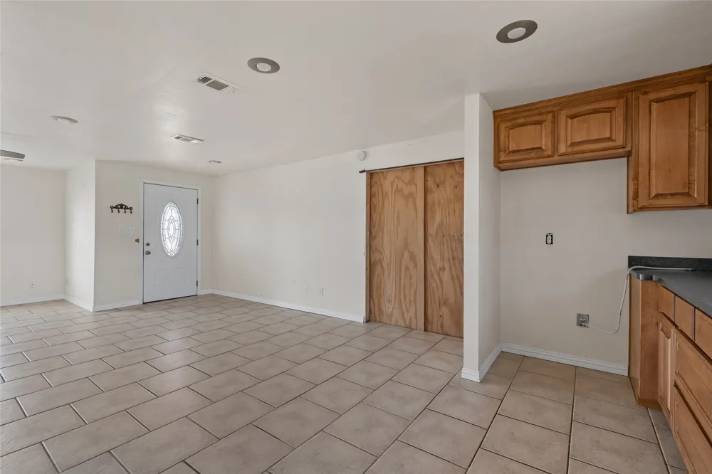310 S 3rd Street Abbott, TX 76621