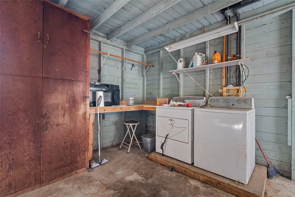 310 S 3rd Street Abbott, TX 76621
