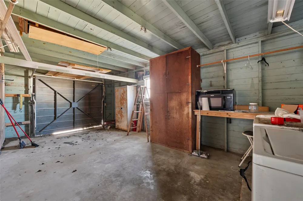 310 S 3rd Street Abbott, TX 76621